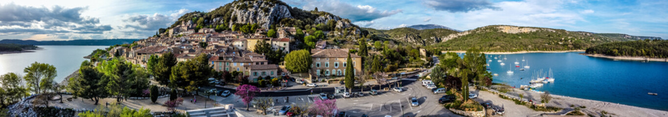 Obraz premium Le village de Bauduen 