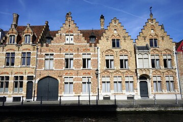 Kunstvoll restaurierte alte Kaufmannshäuser aus Backstein mit Treppengiebel als Unesco...