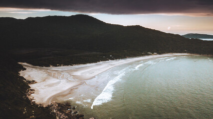 Praia Ilha Naufragados N&aacute;ufragos Mata Atl&acirc;ntica Sul Florian&oacute;polis Floripa Trilha Passeio Aventura Turismo Turista Lago Lagoa Ba&iacute;a Ver&atilde;o Rocha Fortaleza Portuguesa Canh&otilde;es Costa Litoral Natureza Mar SC