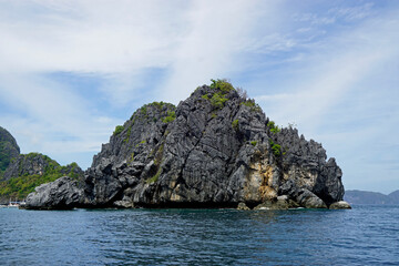 Fototapeta na wymiar massive limestone rocks at the el nido archipelago