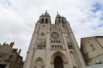 Fototapeta na wymiar L'église Saint Nicolas, église de style roman, département du Loir et Cher, France