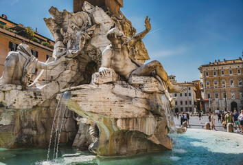Fontana dei Quattro Fiumi na Piazza Navona w Rzymie, majestatyczny pomnik sztuki i historii. Symbol kulturalnej wielkości Włoch. - obrazy, fototapety, plakaty
