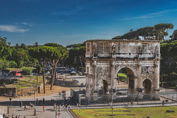Łuk Konstantyna Wielkiego w Rzymie, jeden z najlepiej zachowanych łuków triumfalnych w stolicy...