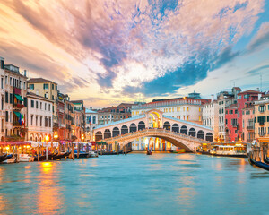 Fototapeta na wymiar Amazing sunset and evening cityscape of Venice with famous Canal Grande and Rialto Bridge