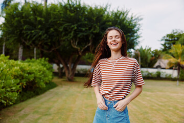 Fototapeta premium lifestyle woman nature freedom t-shirt walking summer park beautiful smiling walk