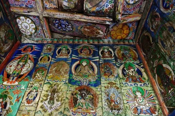 Photo sur Plexiglas Manaslu In the Nepalese Himalayas, a Tibetan mandala Buddhist painting within a Manaslu Circuit stupa captures the fading beauty, radiating serenity and cultural richness.