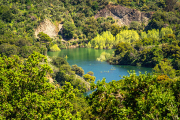 Obraz premium Scenery view of Stevens Creek Reservoir. Stevens Creek County Park, Cupertino, California.