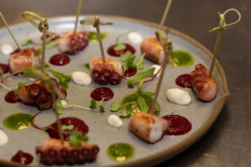 octapus, salad with berries