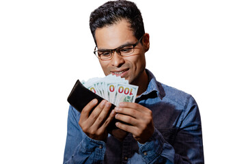 hombre joven latino en fondo blanco con billetes en las manos, expresión de codicia y feliz, oliendo el dinero, y sacándolo de la billetera. - obrazy, fototapety, plakaty