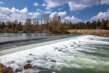 Kleiner Wasserfall am Lech bei Kissing, Bayern