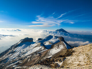 Cima Iztaccíhuatl fondo Popocatepetl