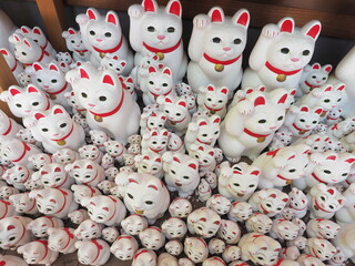 招き猫・豪徳寺・Maneki-Neko statues at Gotoku-ji temple near Tokyo