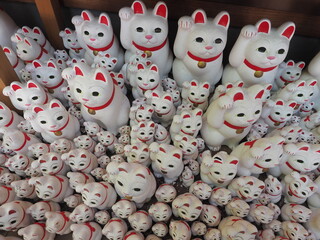 招き猫・豪徳寺・Maneki-Neko statues at Gotoku-ji temple near Tokyo