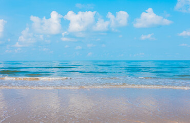 sea ​​water and sky on a sunny day