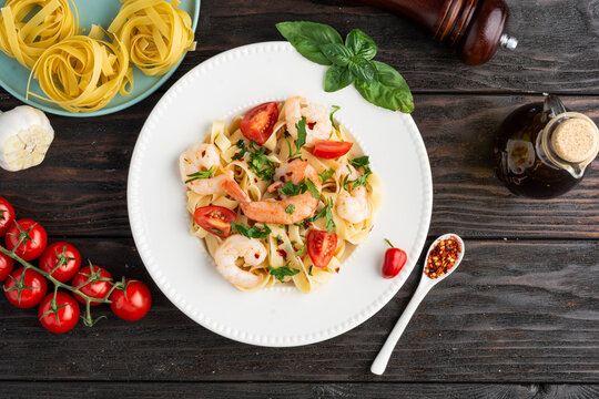 Pasta With Seafood And Tomatoes 
