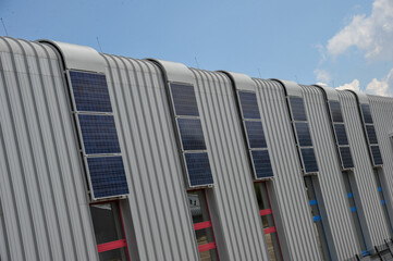 Fototapeta premium Solar sonne fassade photovoltanik SOLARSTROM sonnenenergie energiewende