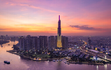 Obraz premium Sunset on Saigon river at Landmark, Ho Chi Minh city Vietnam. Photo taken on February 2023