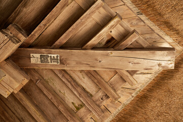 Fototapeta na wymiar 寺院の木組の天井