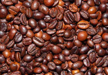 A top view of many roasted coffee beans