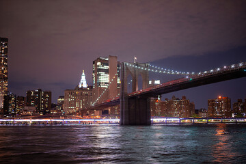 Fototapeta na wymiar new york night view panorama of Manhattan and brooklyn bridge across the East River from Brooklyn