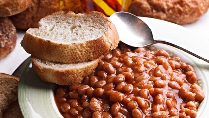 Satisfying Simplicity: Appetizing Close-up of Baked Beans with Freshly Baked Bread