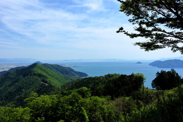 Fototapeta na wymiar 賤ケ岳から見る奥琵琶湖の風景