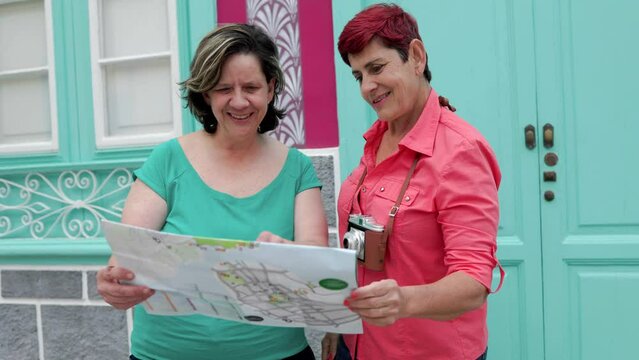 Senior women tourists having fun in the city during travel summer vacations - Elderly travel vacation