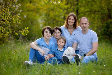 Fototapeta premium Beautiful family in the park, taking family portrait pictures