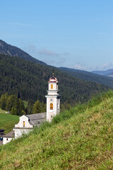 Fototapeta na wymiar Church in an alpine village, Alps, Tyrol, Europe