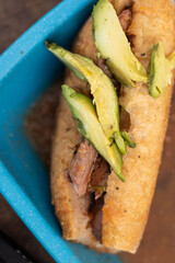 TORTA AHOGADA  CON AGUACATE 