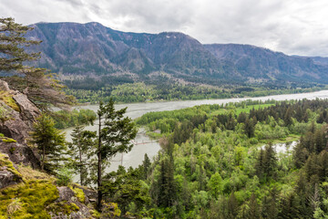 Fototapeta na wymiar Beautiful view at the Columbia River from the Beacon Rock, Washington
