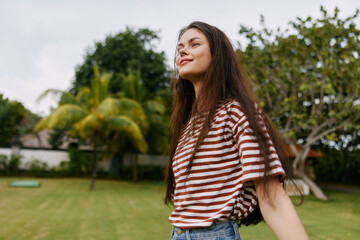 Naklejka premium summer woman park beautiful walk t-shirt smiling lifestyle hipster freedom nature