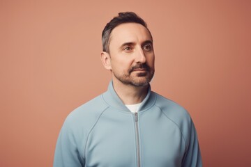 Obraz premium Portrait of a man in a blue hoodie on a brown background
