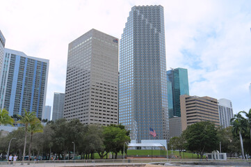 Fototapeta na wymiar bayfront, park, landmark, public, miami, usa, united, states, florida, clouds, winter, cloudy, day, towers, district, business, famous, town, city, architecture, building, skyline, skyscraper, buildin