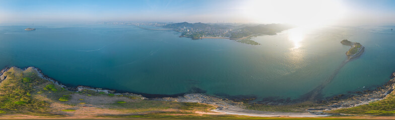 Obraz premium Spring seaside scenery of Binhai Road in Dalian, Liaoning province, China