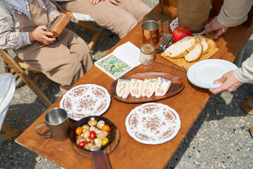 キャンプの食事のイメージ