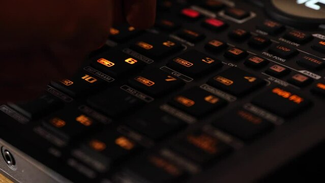 audio beatmaker sampler with color drum pads, tapping beats and samples