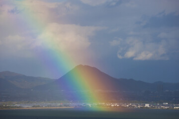 三上山と虹