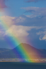 三上山と虹