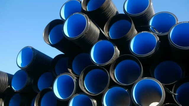 Preparation of the installation of urban sewerage. Double-layer corrugated pipes made of low-pressure polyethylene for external sewerage. Sewage system. A lot of pipes in front of the construction