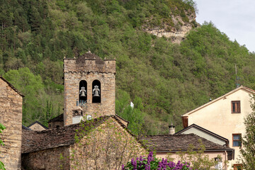 Fototapeta na wymiar Discover the Rich History and Spiritual Significance of Broto's Pyrenean Church