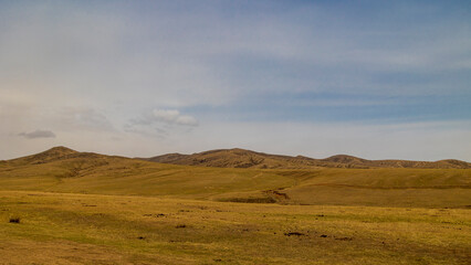 モンゴル　ホスタイ国立公園　どこまでも続く草原