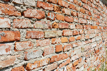 Nahaufnahme von einer alten Backsteinmauer. Verwendbar als Hintergrund oder Textur beispielsweise  für Webseiten 