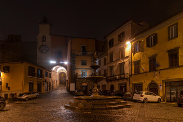 Fototapeta na wymiar Night view of the Piazza Vittorio Emanuele square, Montefiascone, Italy