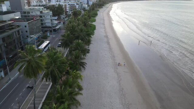 beautiful beach and stunning sea (praia linda e o mar deslumbrante)