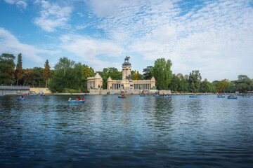 Fototapeta na wymiar Retiro Park Lake and Monument to Alfonso XII - Madrid, Spain