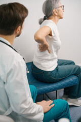Fototapeta premium Gray-haired lady at the appointment with traumatologist in medical center