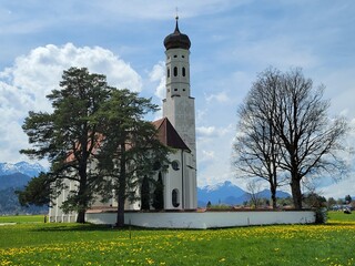 Obraz premium Beautiful old church in Bavaria with mountains in distance - Fussen, Germany