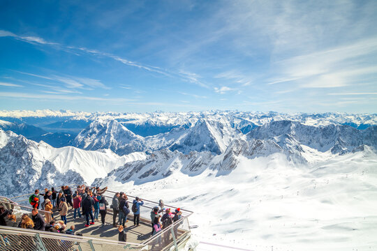 Zugspitze, Gipfel im Schnee, Alpenpanorama 