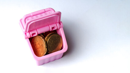 A pink small basket with a bunch of European coins of various denominations close-up
 - obrazy, fototapety, plakaty
